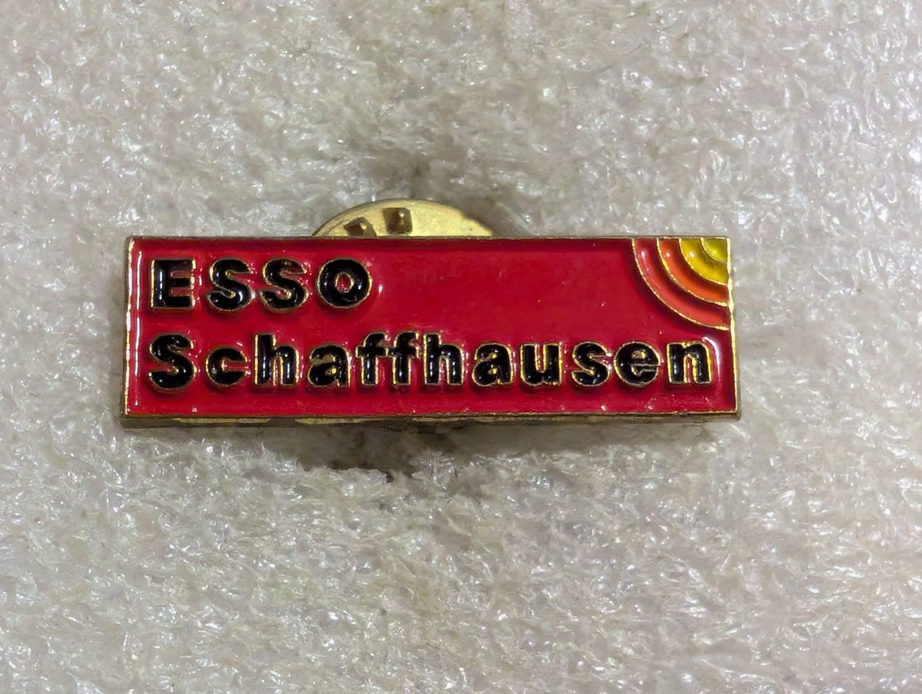 Placchette & Badge: Ansteckpin 159: Esso Schaffhausen – Usato da Oppligen venduto da Pin-Fall-Shop
