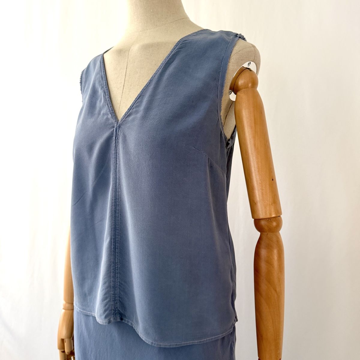 Lotti di vestiti: Raquel Allegra Silk Two-Piece Set – Nuovo (secondo la descrizione) da Emmen venduto da Avviivva_Com2023 1