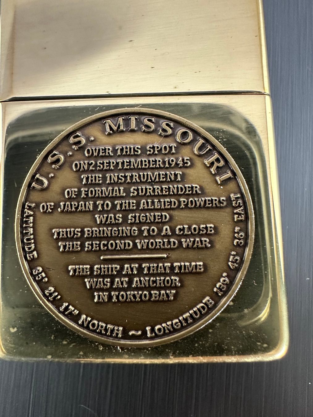 Zippo Accendini: Zippo U.S.S. Missouri, Solid Brass   Unbenutztes Feuerzeug – Usato da Arisdorf venduto da Liquidus 1