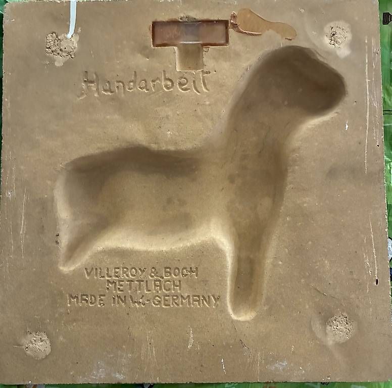 Servierplatten: Keramik-Reliefplatte – Gebraucht aus Riehen von MABURKHALTER 1
