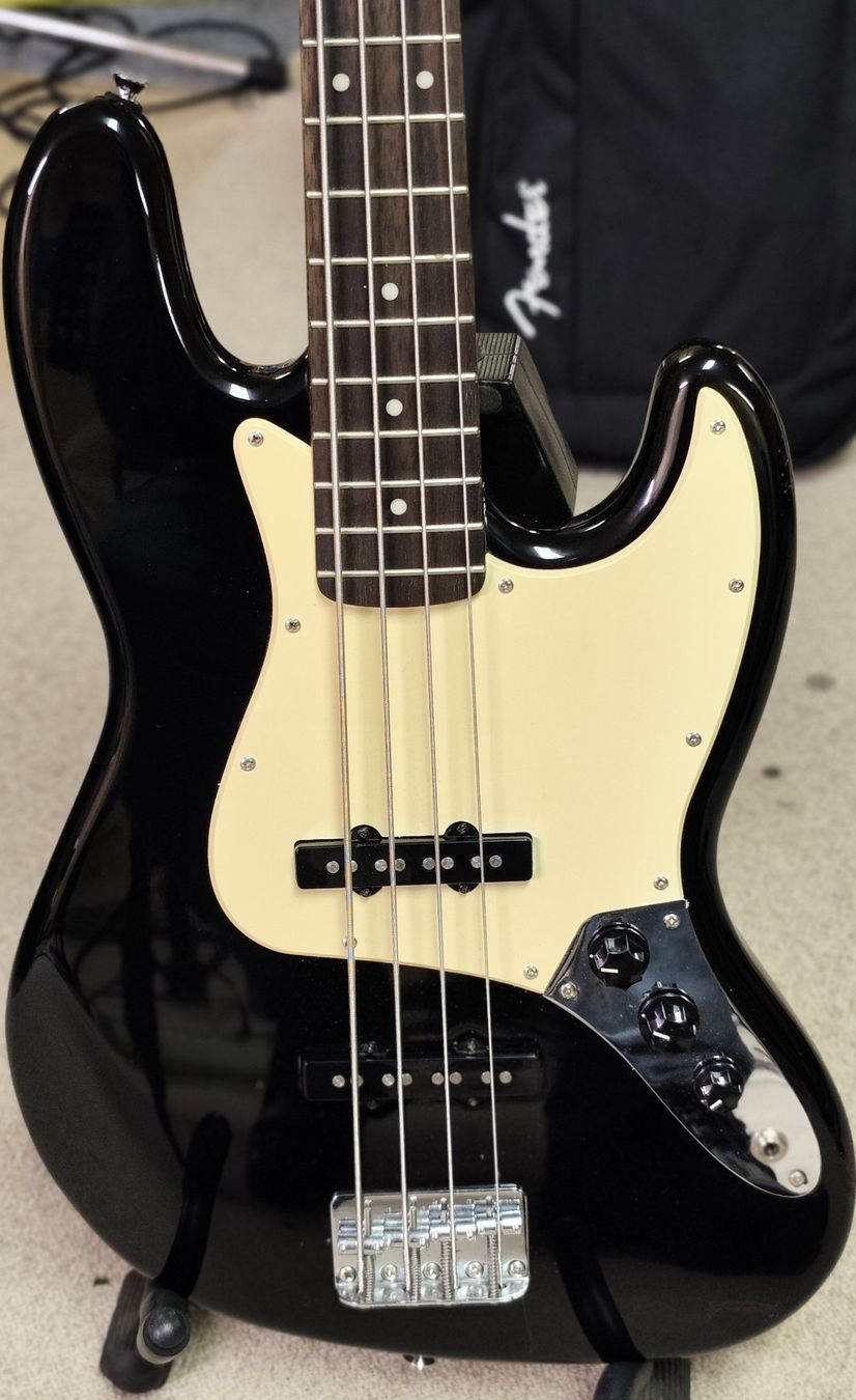 Squier Strumenti musicali: Squier Jazz Bass – Usato da Les Avanchets venduto da Jackjack