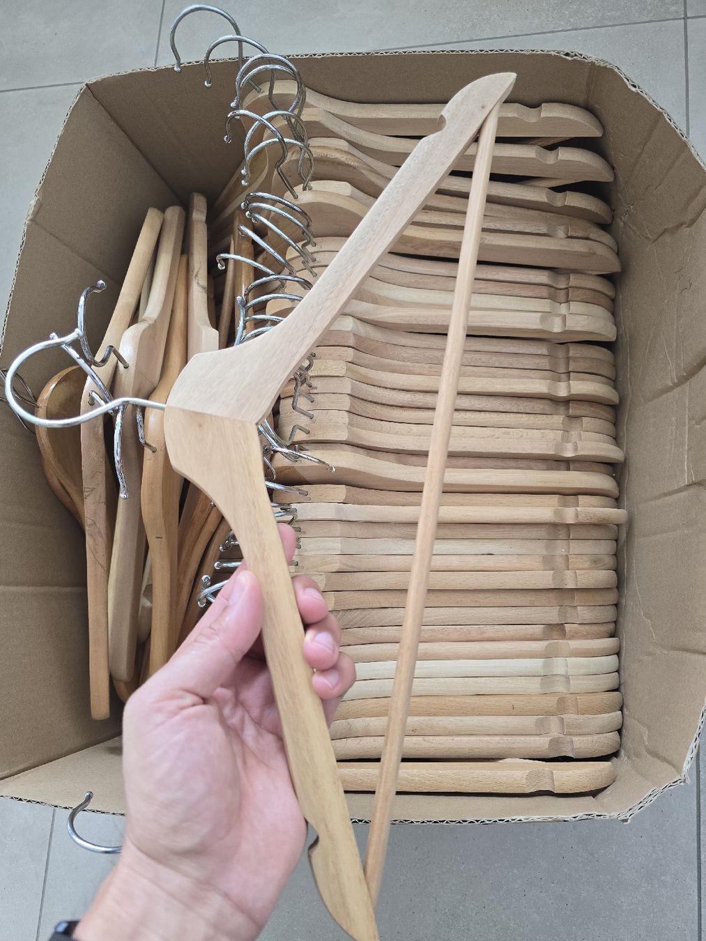 Appendiabiti: Kleiderbügel aus Holz – Usato da Rotkreuz venduto da Joe_Rotkreuz 1