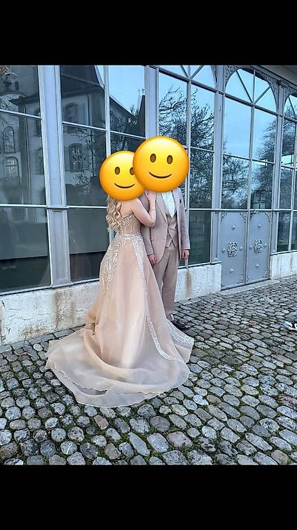 Kleider: Elegantes Abendkleid / Ballkleid  Grösse 38 – Gebraucht aus Aarburg von ktu_zm5p