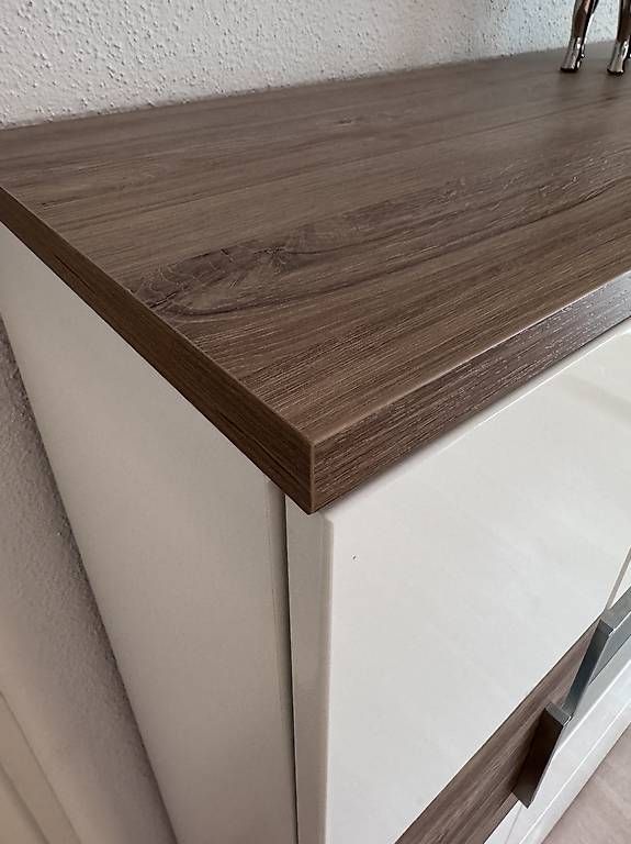Cassettiere: Kommode/Vitrine weiss & Holzoptik mit Glasfach – Usato da Neunkirch venduto da VivienneA 2