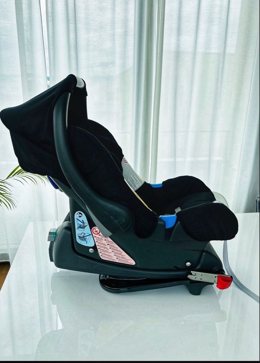 Britax Römer Sièges auto: Babyschale mit Isofix-Basis – D'occasion à Dietikon par Corpus 2
