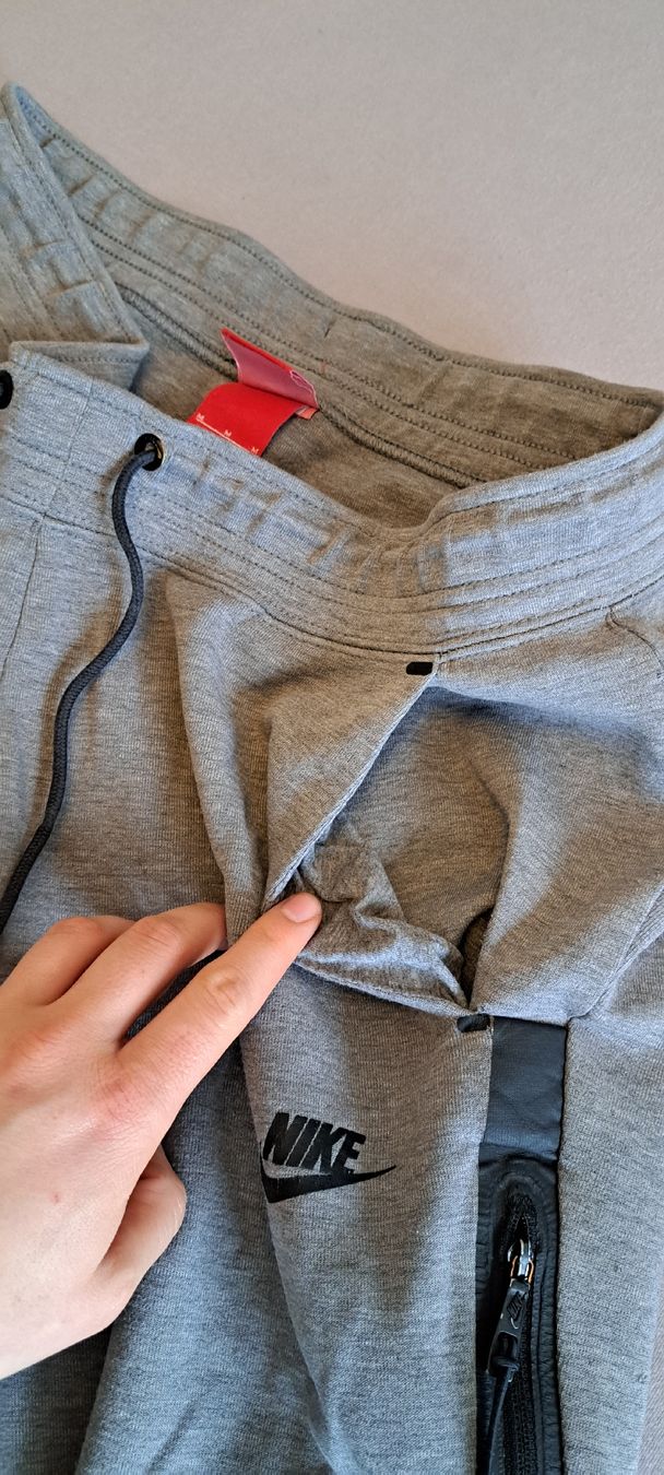 Nike Pantaloni: Nike Jogginghose Grösse M Herren – Nuovo (secondo la descrizione) da Hombrechtikon venduto da Atroms47 2