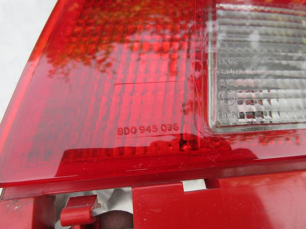 Audi Fari: Feu arrière droite Audi A4 B5 (8D2) – Usato da Champagne venduto da nan_2dwz 1