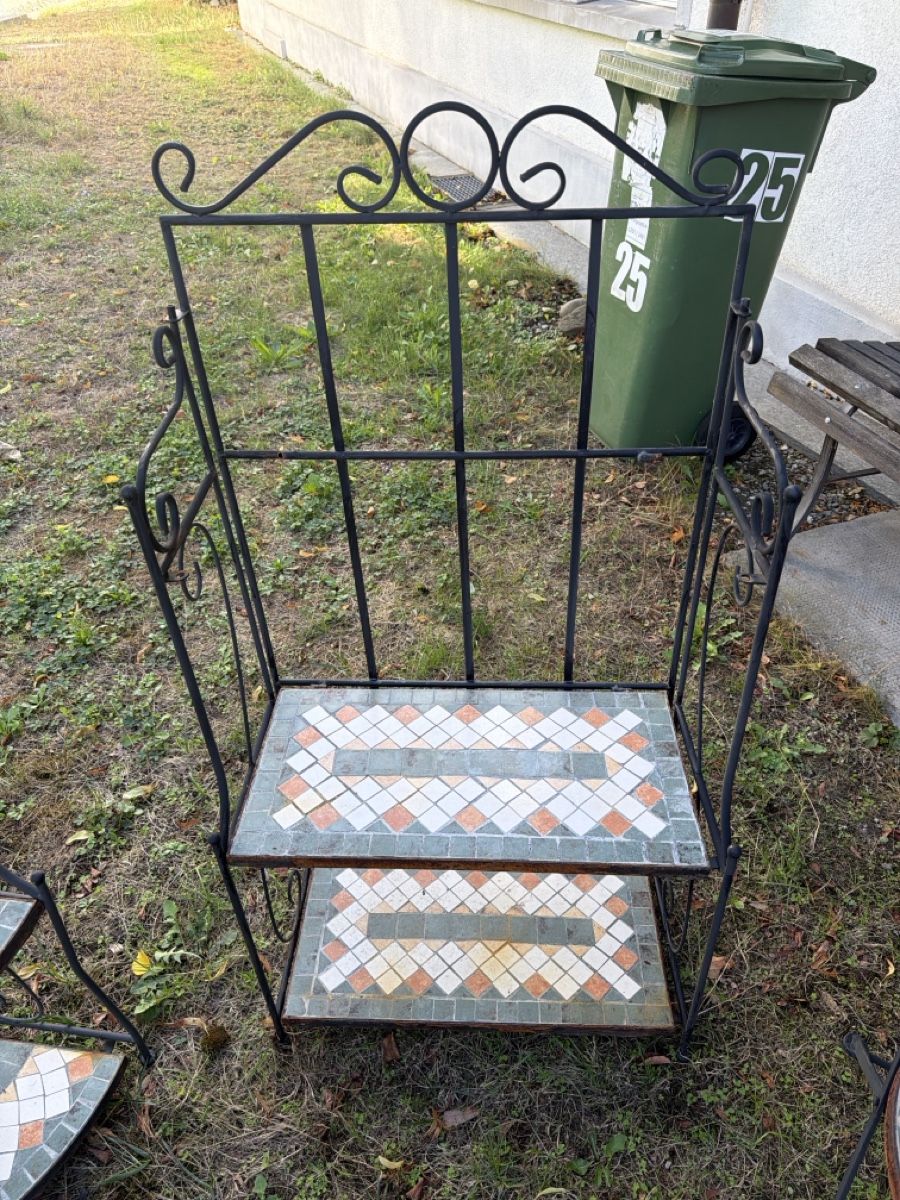 Set de table et chaises: Metall-Gartenmöbel Set Eckregal und Stühle gebraucht – D'occasion à Glattfelden par Sparina 3