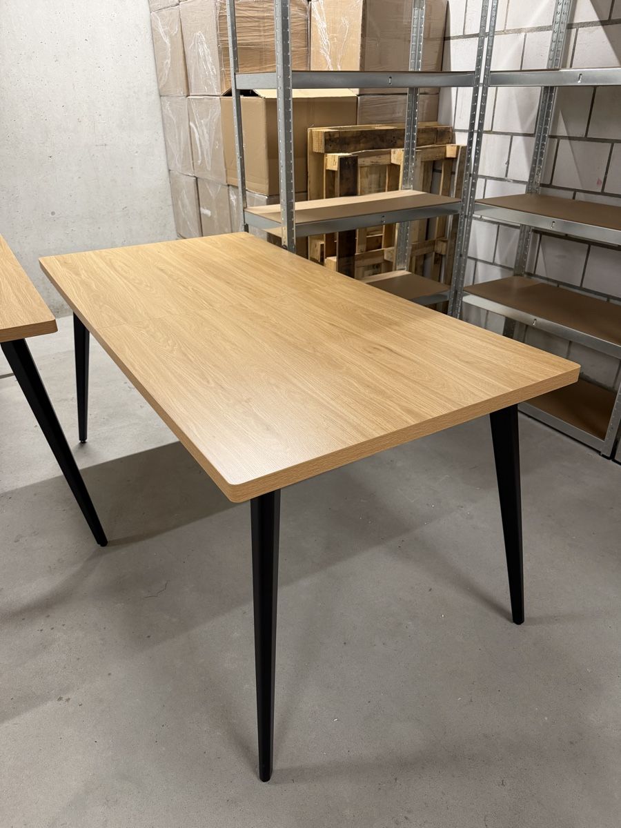 Tavoli: Table en bois robuste élégante – Nuovo (secondo la descrizione) da Biel/Bienne venduto da Birol 1