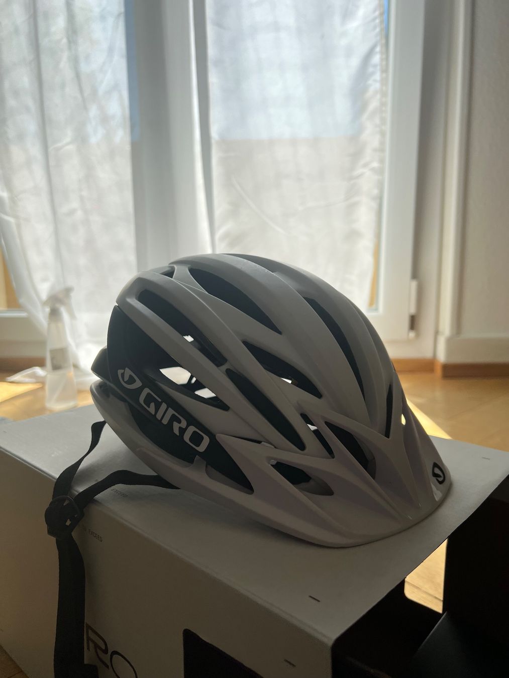 Giro Casques: GIRO Artex Mips Velo Helm – D'occasion à Basel par med_5zwf 1