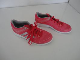 Neuwertige Adidas training Schuhe Grösse 40 2/3