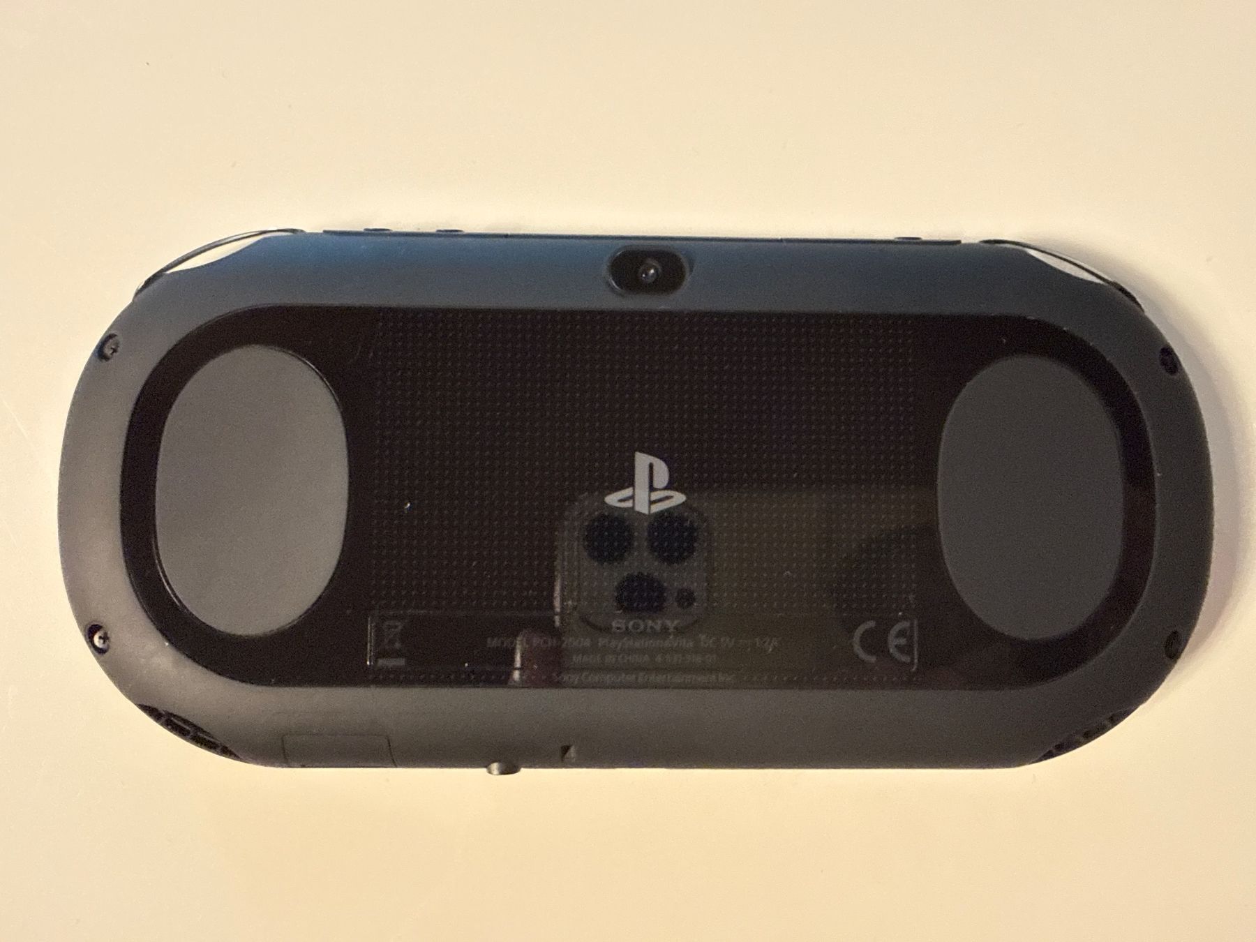 Sony Console: Sony PS Vita, Model PCH-2004 mit Ladekabel – Usato da Niederbipp venduto da nbf_qy2d 2