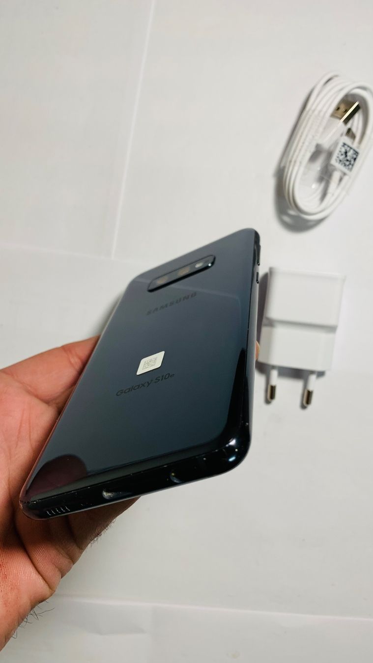 Samsung Telefoni cellulari / Smartphones: Samsung S10e / 128GB – Usato da Luzern venduto da Waince786 1