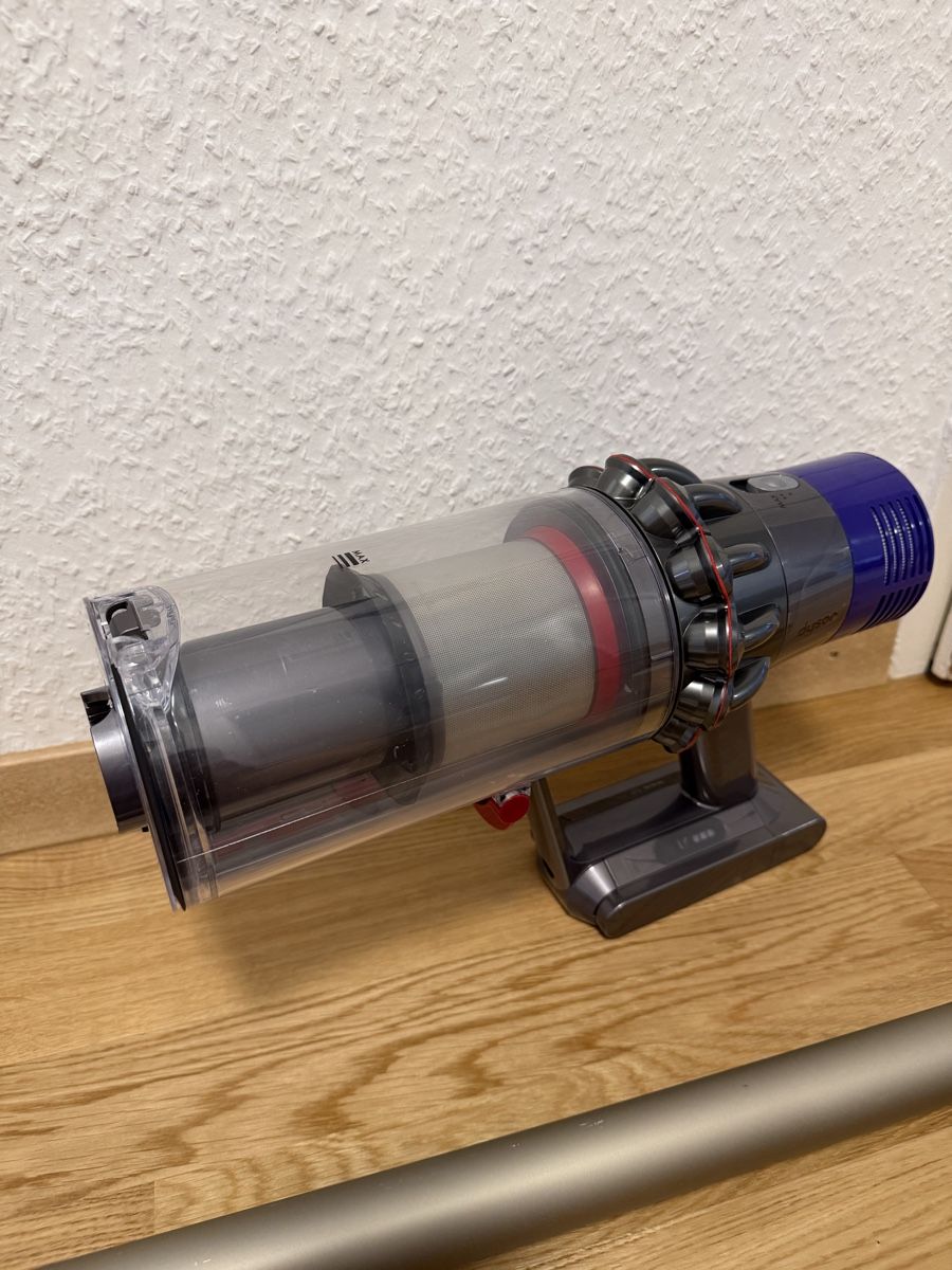 Dyson Aspirateurs & Accessoires: Dyson V10 cyclone absolute  – D'occasion à Meyrin par SA_3006 4