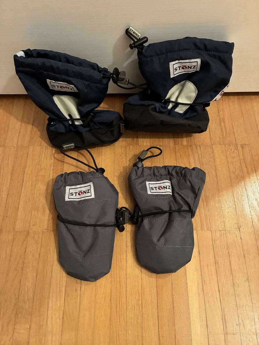 Stonz Schuhe für Jungen: Stonz Booties und Handschuhe – Gebraucht aus Herrliberg von limure