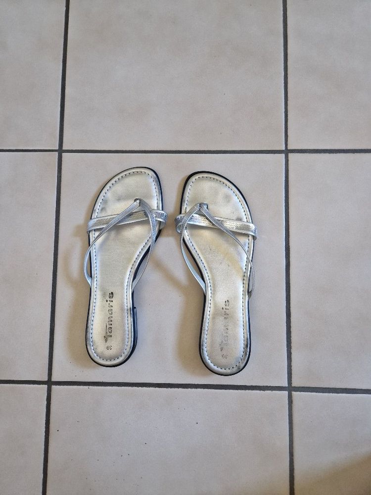 Tamaris Damenschuhe: Flipflop Tamaris, silbern Gr. 39 – Gebraucht aus Basel von aegina