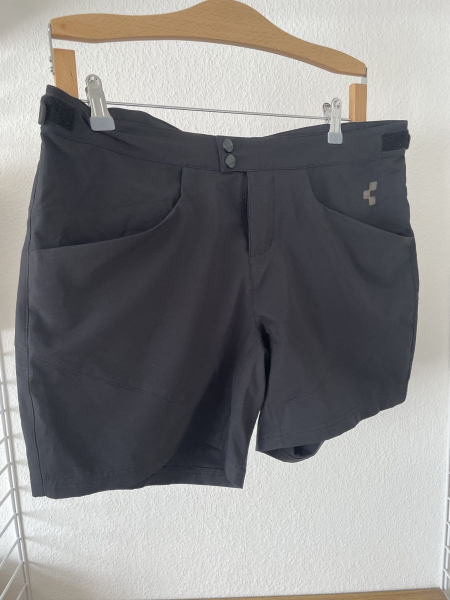 Cube Pantaloni: Cube shorts XL – Usato da Ipsach venduto da Rena-b