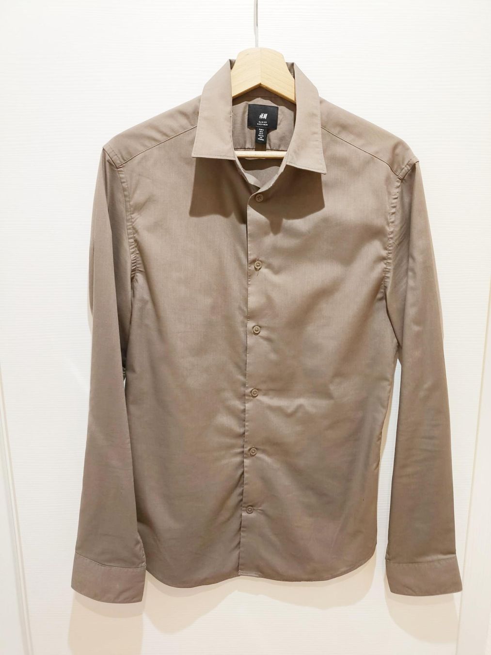 H&M Camicie: Camicia uomo H&M Slim Fit Easy Iron – Nuovo (secondo la descrizione) da Pregassona venduto da tec_gdd7
