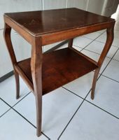 Leichter kleiner Holztisch, Höhe ca. 65cm, in gutem Zustand!