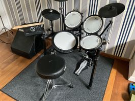 Roland Drumset TD 17 mit Verstärker