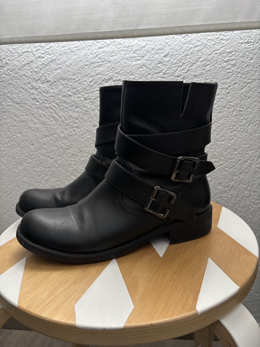 Scarpe da donna: Stiefeletten Bata schwarz – Usato da Horgen venduto da Superkalifagilistic