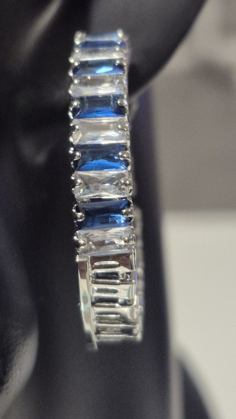 Boucles d'oreille: Orecchini a cerchio con zirconi blu e bianchi argento – Neuf (Voir description) à Giubiasco par Stefaniav 6