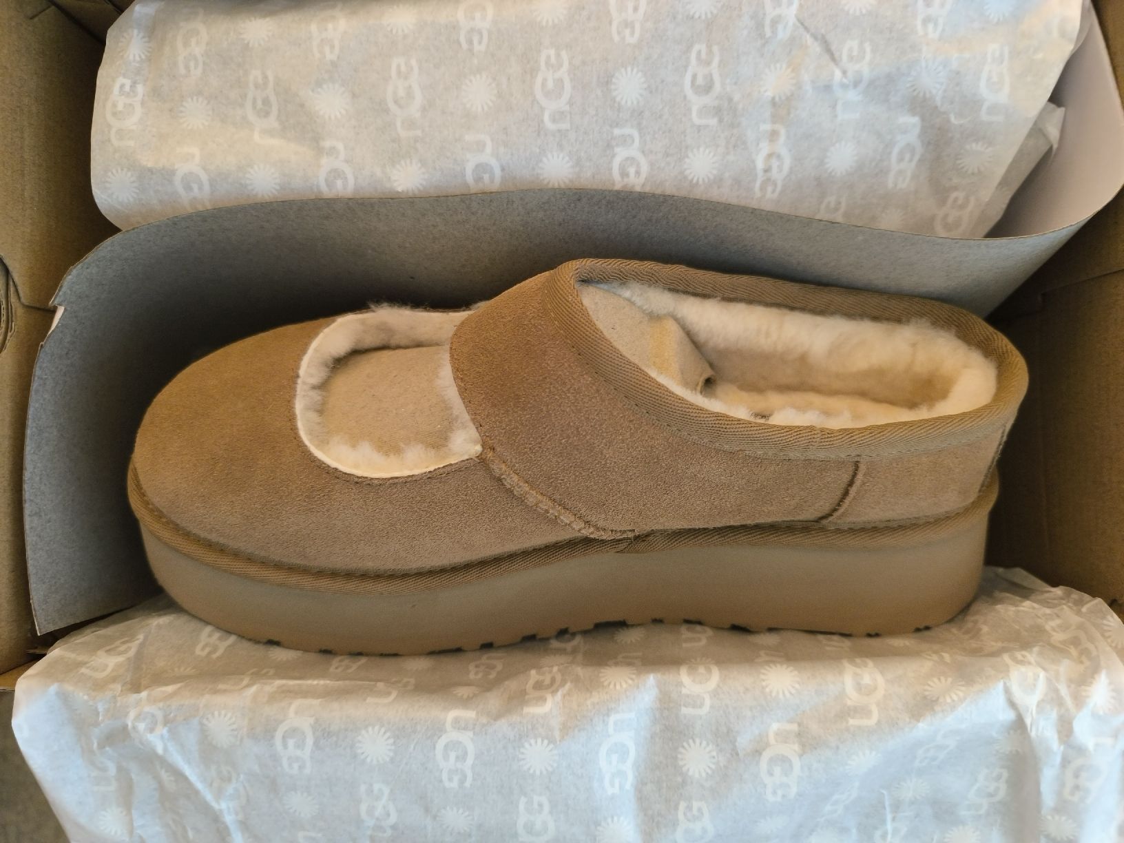 Ugg Chaussures femmes: UGG Bea Mary Jane NEU Grösse 40 – Neuf avec emballage d'origine à Winterthur par Tinot