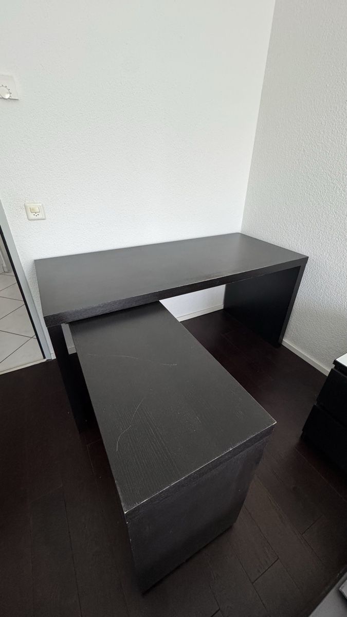 Ikea Scrivanie: Ikea Malm Schreibtisch – Usato da Zürich venduto da deb_3456 2