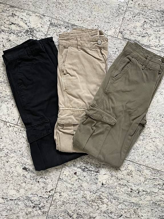Hosen: 3 paia di pantaloni cargo – Gebraucht aus Ascona von eli_nq6c