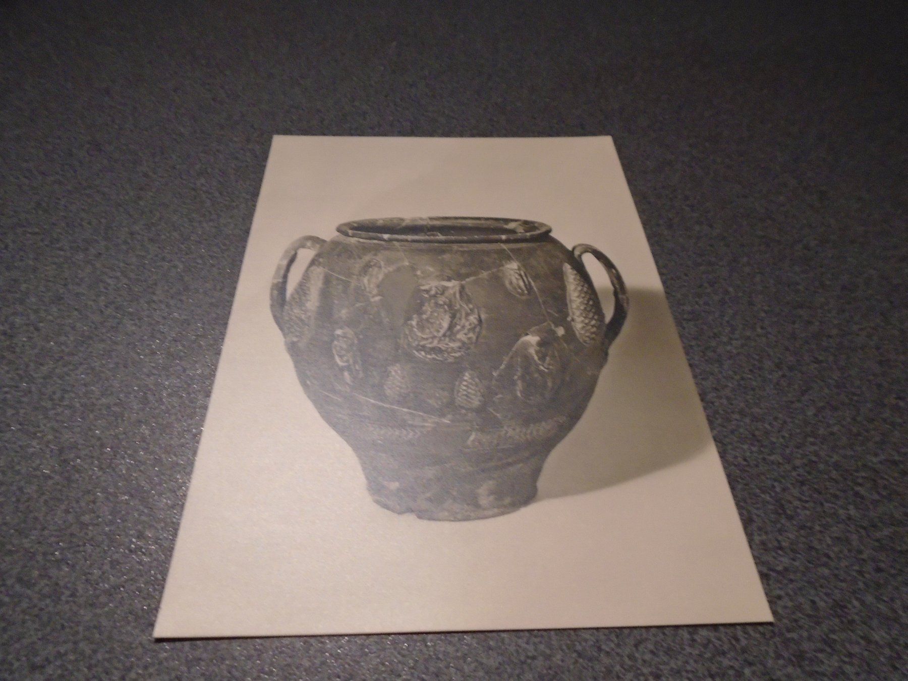 Cartes postales: Ansichtskarte Graburne aus Ton mit "rätischem" Firnis – D'occasion à Zürich par abraxas1291