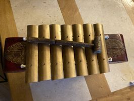 Gamelan indonésien ancien, instrument de musique rare!