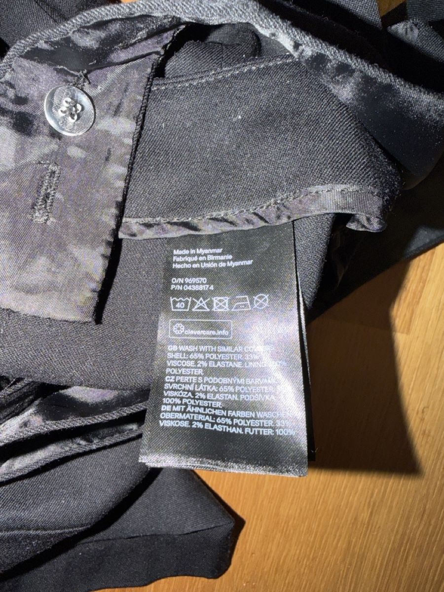 H&M Tute: Schwarzer Jumpsuit von H&M Divided, Grösse 36 – Nuovo e nell'imballaggio originale da Stäfa venduto da Waykana15 2