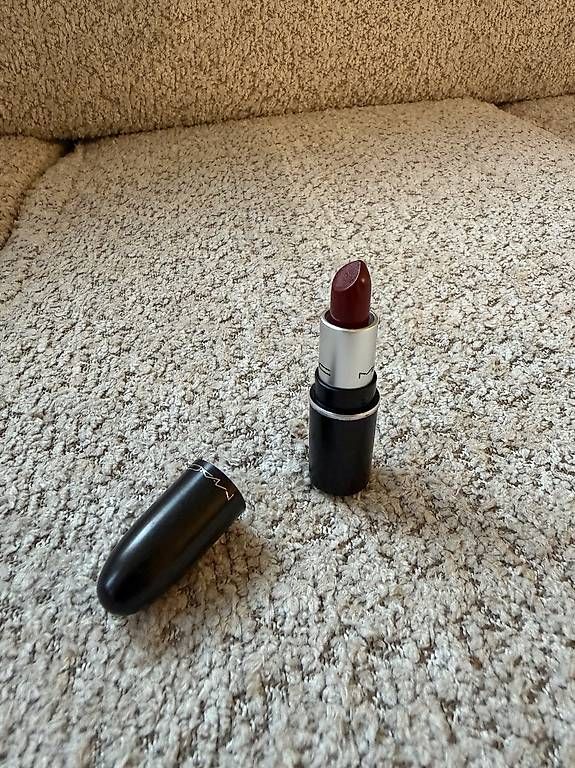 Mac Cosmetics Make-up: Mac Mini Lippenstift Dubonnet – Nuovo (secondo la descrizione) da Dietikon venduto da Prelovedpearls