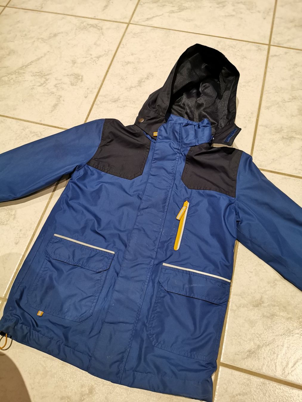Giacche & Cappotti: Tchibo Regen-/Windjacke Gr. 134/140 – Usato da Konolfingen venduto da torina85