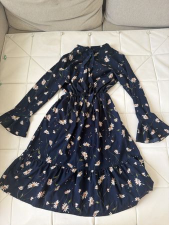 Robe bleu marine imprimé fleurs manches longues état usé