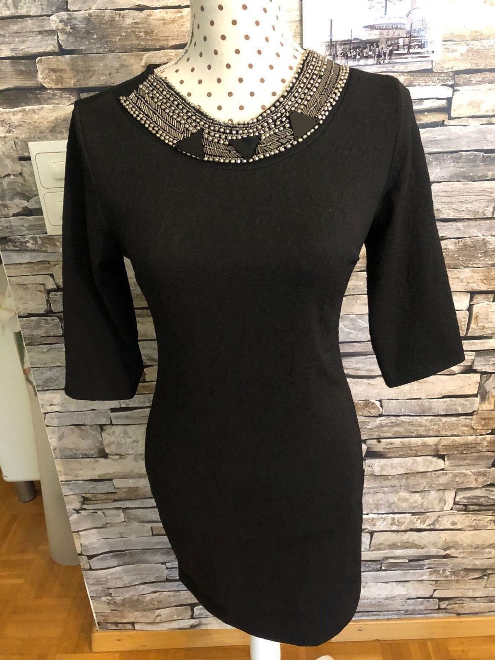 Kleider: Kleid schwarz mit Applikation Gr. 36 – Gebraucht aus Wettingen von Hasta80 1