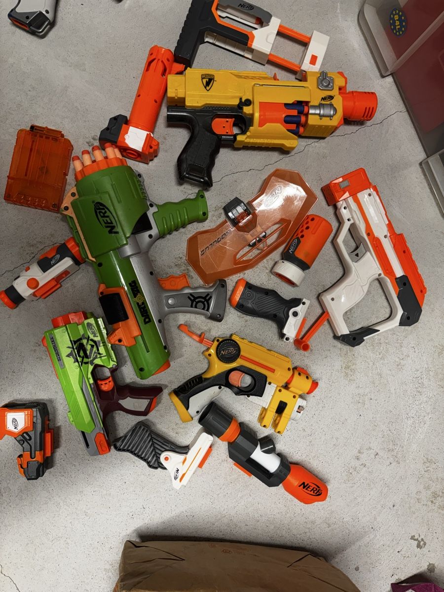 Nerf Giocattoli: Grosse Nerf Sammlung mit viel Zubehör und Munition – Usato da Bern venduto da cinice 1