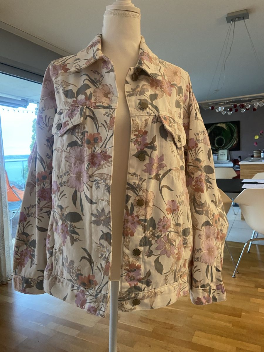 Promod Giacche: Veste à fleurs Promod, taille XL – Usato da Neuchâtel venduto da lu7_9rs7