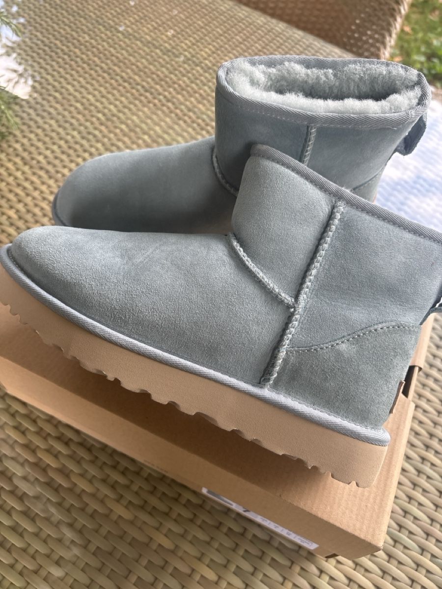 Ugg Damenschuhe: Neu UGG hellblau, 38 – Neu und originalverpackt aus Kreuzlingen von boston010 1