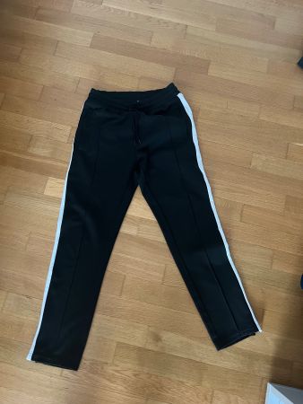 Jogginghose Gr.S mit weissem Streifen