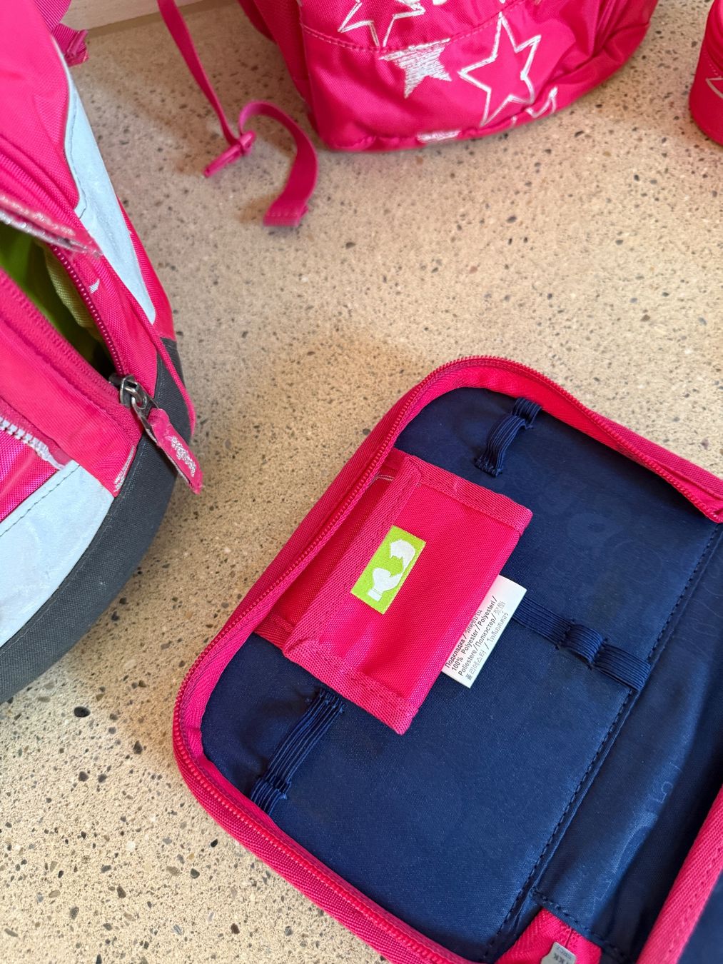 Ergobag Kindertaschen: Ergobag Schulrucksack Set Pink Sterne – Gebraucht aus Wohlen AG von sel_2zd6 7
