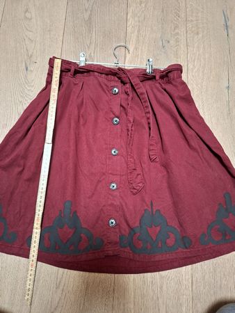 weinroter highwaist rock Bändel knöpfe Muster