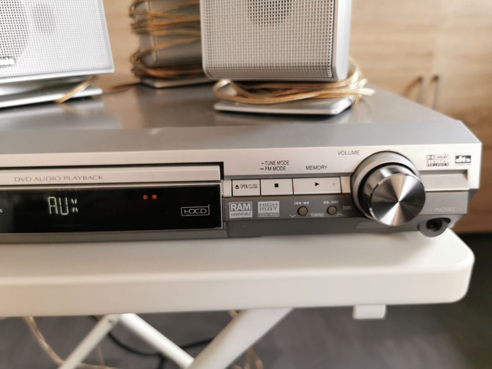 Panasonic DVD Home Theater Sound System SAHT520 Kaufen auf Ricardo