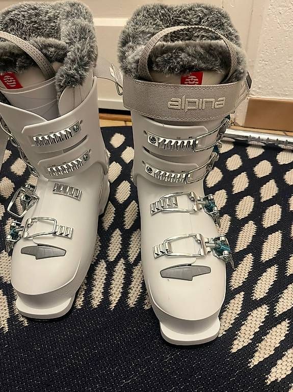 Scarpe da donna: Chaussures de ski Alpina – Usato da Petit-Lancy venduto da Sejogurl 2