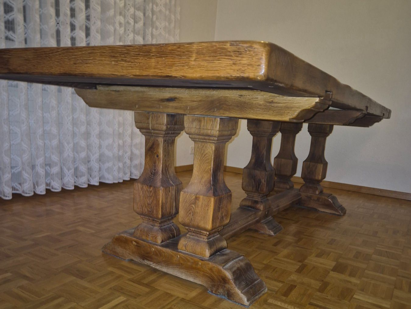 Set di tavolo e panche: Table a manger en chêne avec chaises – Usato da Tramelan venduto da marclem 2