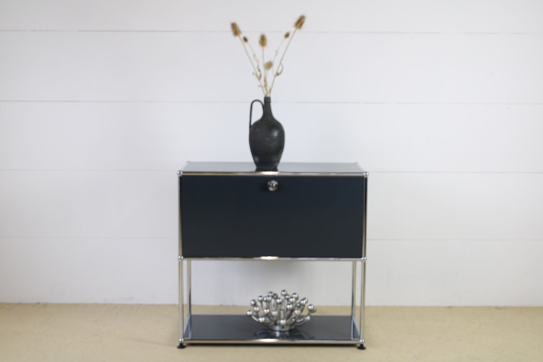 USM Cassettiere: USM Sideboard Anthrazitgrau, Umbau & Lieferung möglich – Usato da Meinisberg venduto da atelier_TILIJA