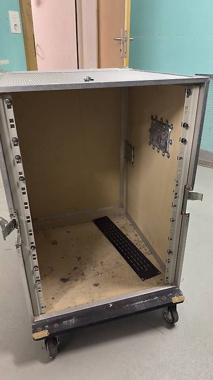 Autres accessoires: 19"Rack Double Door Rack mit Rollen – D'occasion à Russikon par kel_96xh 2