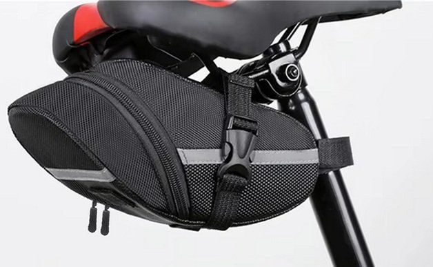 Pezzi di ricambio: Fahrradsatteltasche mit Leuchtstreifen – Nuovo (secondo la descrizione) da Oberglatt ZH venduto da Pacos2000