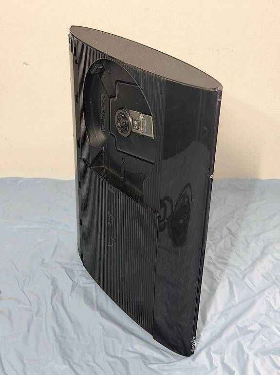 Console: PS3 Super Slim 500GB sans manette – Usato da Ulmiz venduto da CrisCom 2