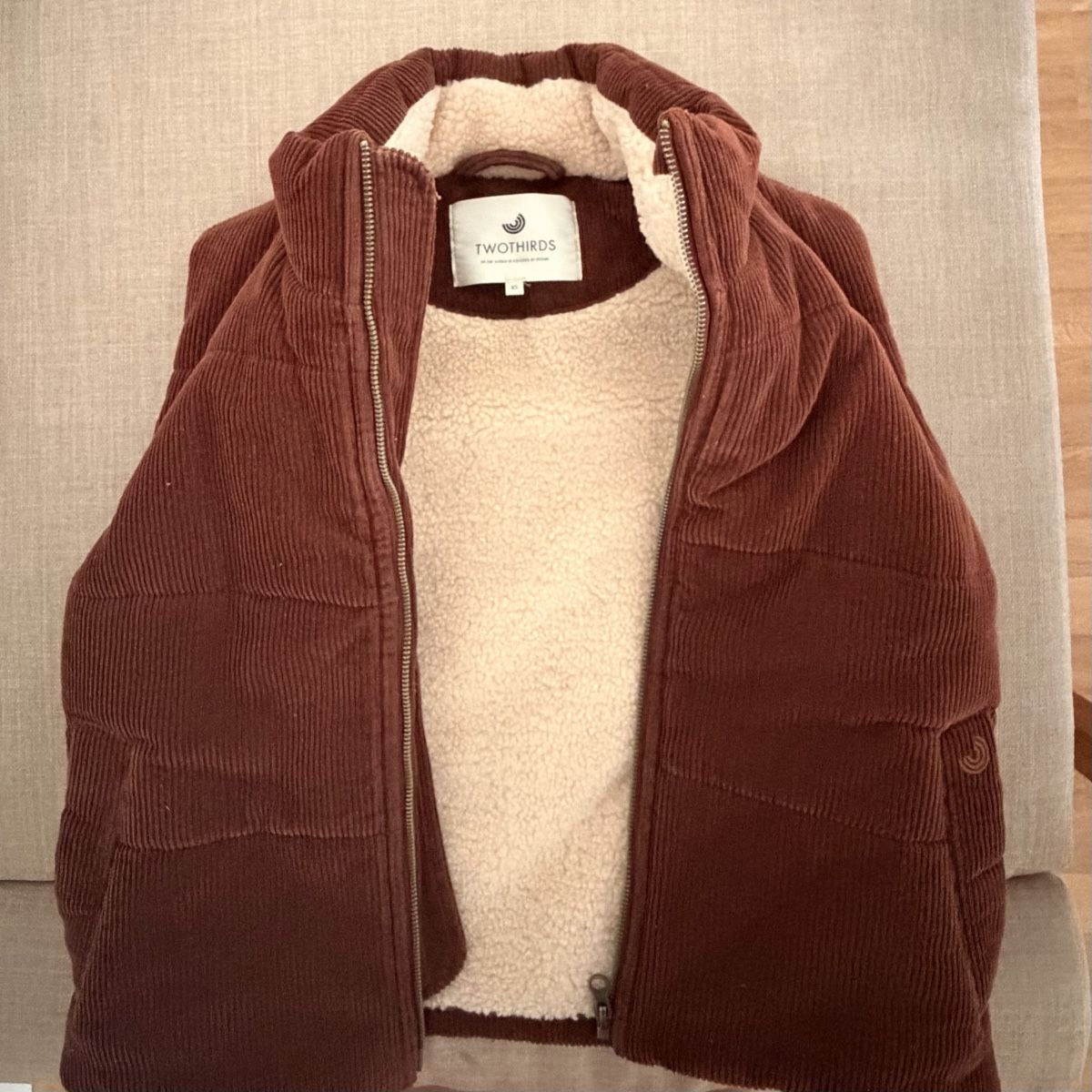 Twothirds Gilets: Twothirds - Cordweste mit Teddyfutter – Neuf (Voir description) à zürich par may_yj9f 2